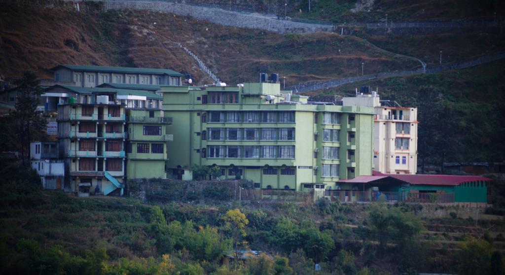 Hotel Uday Palace Pipalkoti エクステリア 写真