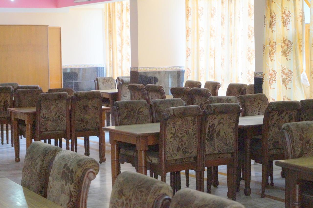 Hotel Uday Palace Pipalkoti エクステリア 写真